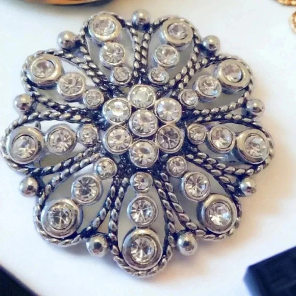 Vintage Starburst Round Rhinestone Silver Tone Brooch Pin - Picture 1 of 4